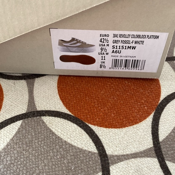 Superga, color block platform shoe, color is gray-fossil, and white. - Picture 3 of 10